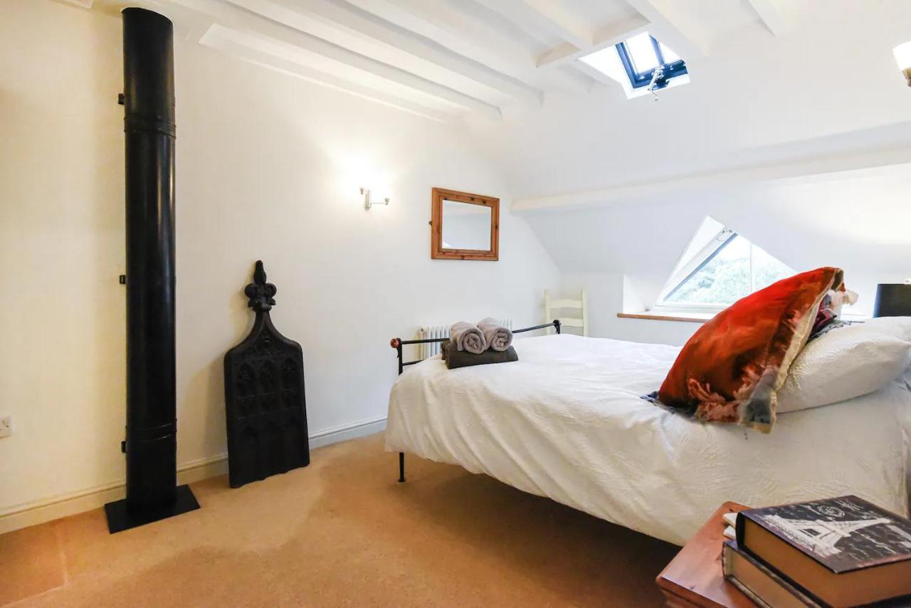 Converted Chapel, Stunning Sea & Mountain Views! Penmaen-mawr エクステリア 写真